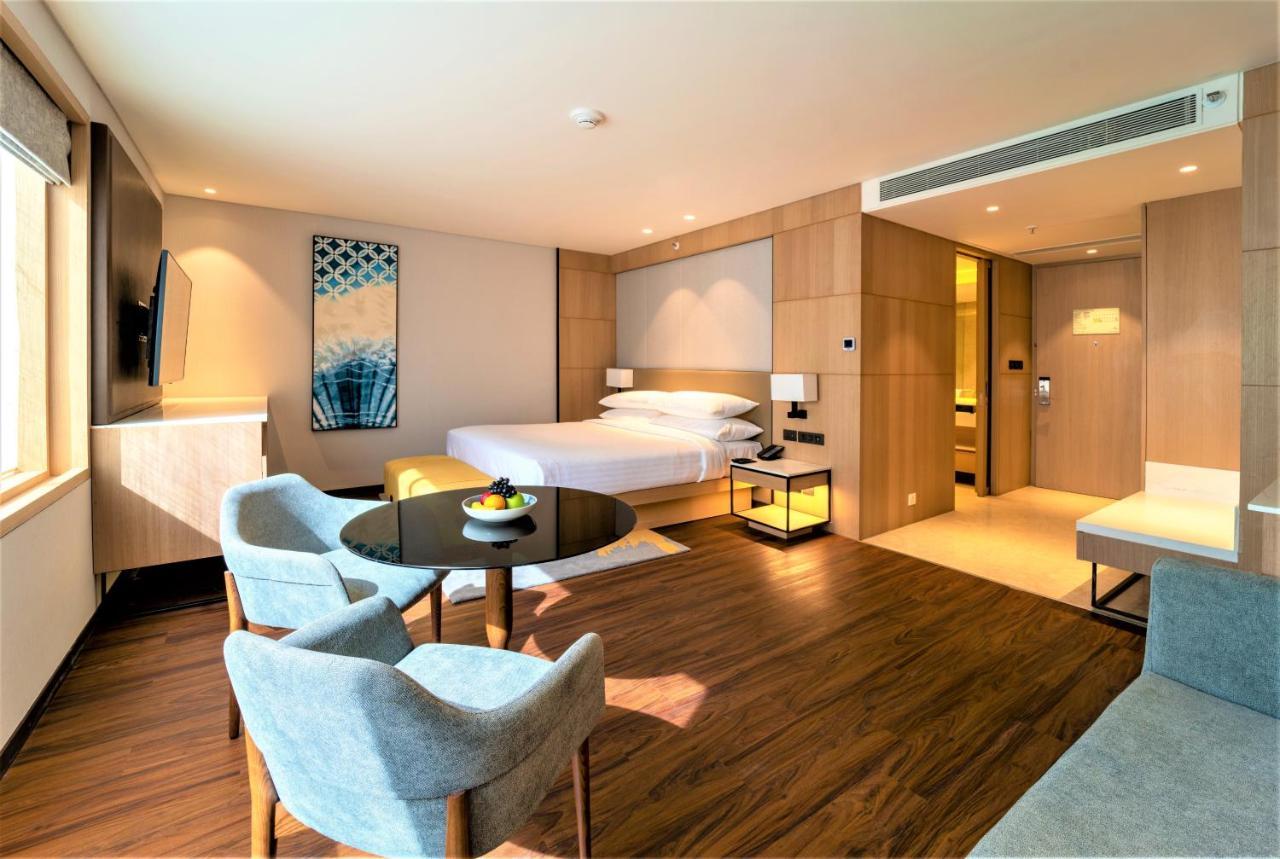 Courtyard By Marriott Vadodara Exteriör bild