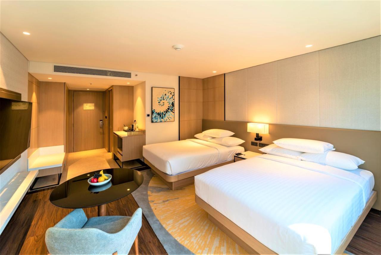 Courtyard By Marriott Vadodara Exteriör bild