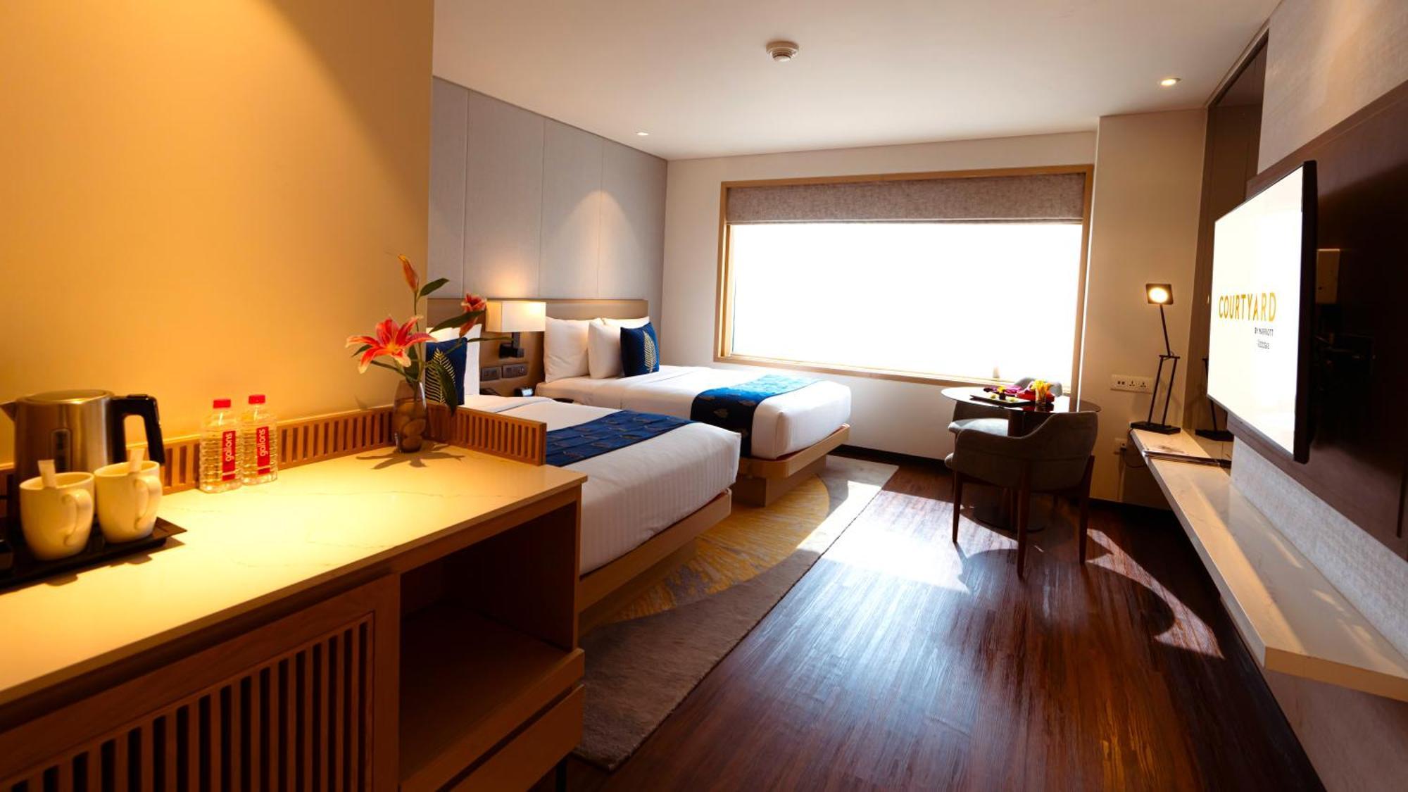 Courtyard By Marriott Vadodara Exteriör bild