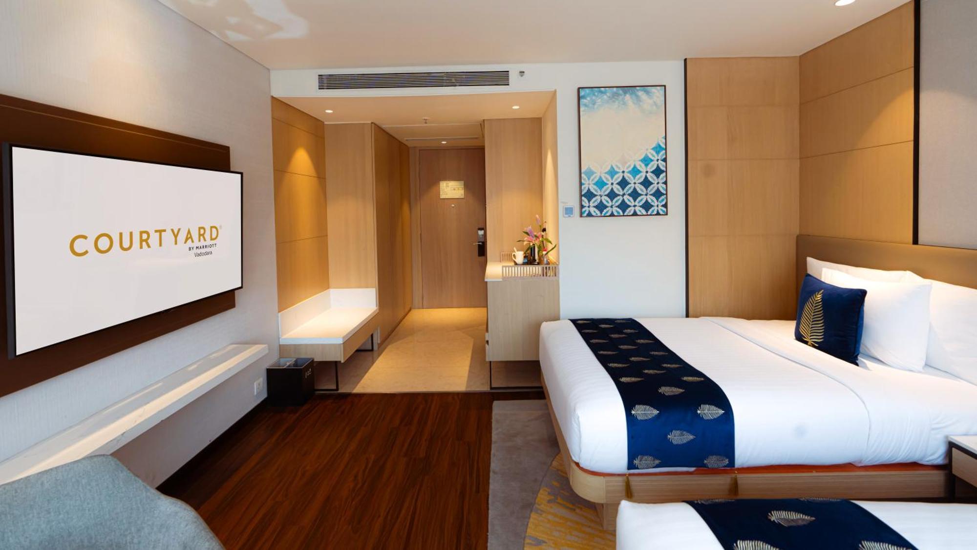 Courtyard By Marriott Vadodara Exteriör bild