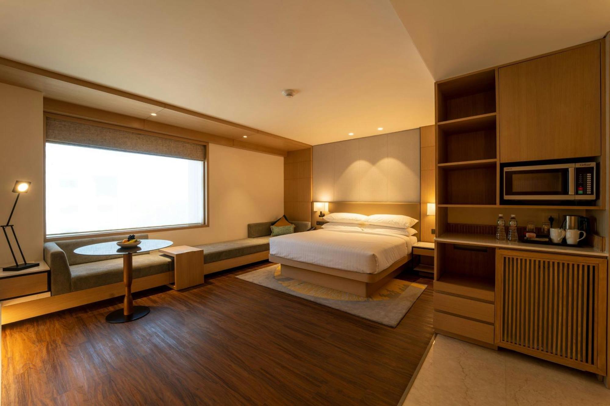 Courtyard By Marriott Vadodara Exteriör bild
