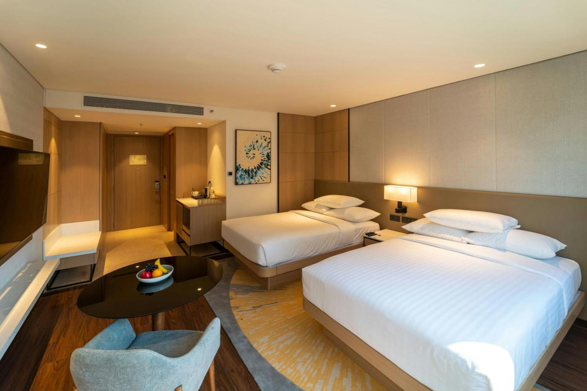Courtyard By Marriott Vadodara Exteriör bild