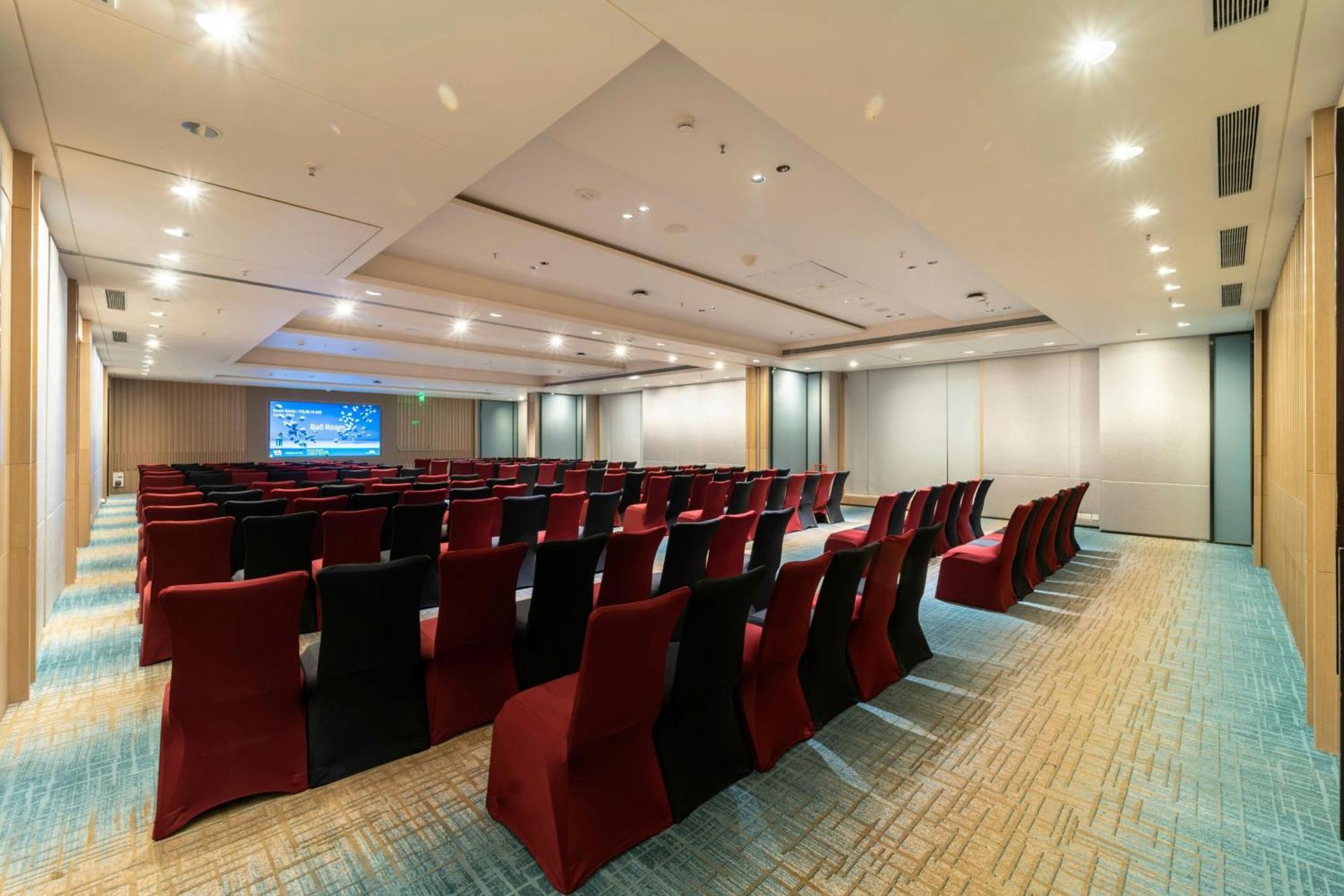 Courtyard By Marriott Vadodara Exteriör bild