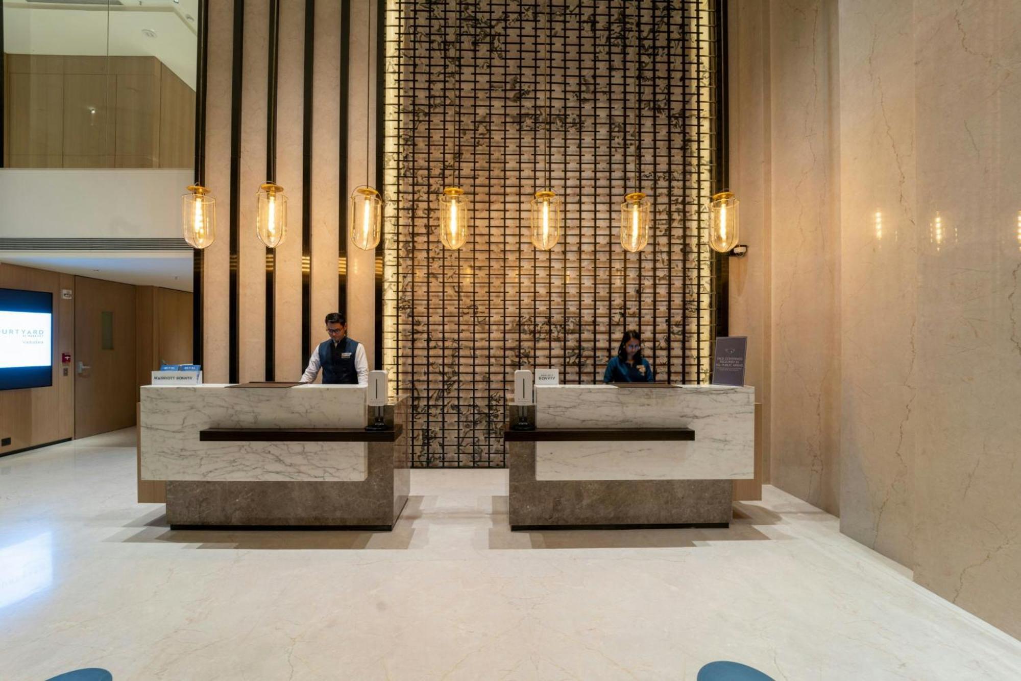 Courtyard By Marriott Vadodara Exteriör bild